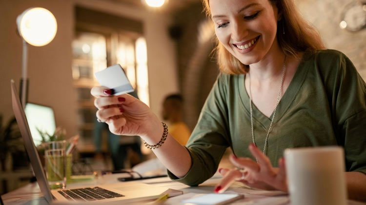 Como Concentrar Gastos no Cartão de Crédito e Aproveitar Melhor Seus Benefícios