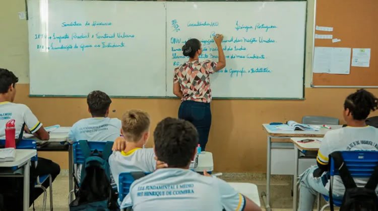 Benefícios Governamentais Para Educação e Capacitação: Oportunidades Para Estudar e Crescer Profissionalmente